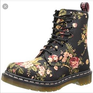 Dr. Martens 1460 Victorian floral/black boot